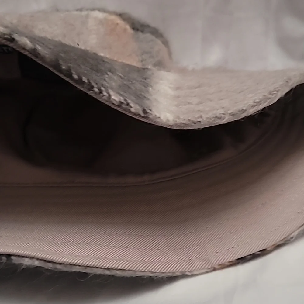 Steve Madden Logo Plate Brushed Bucket Hat OSFM Off white Gray Tan Plaid